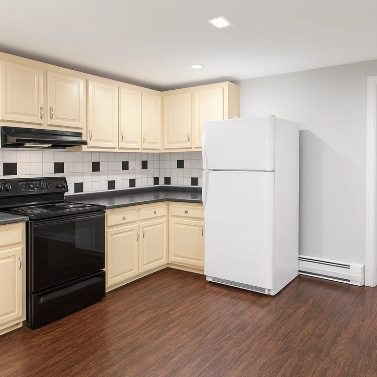 2 bed, 1 bath apartment for rent at 315R Weir St Unit R, Taunton — photo 2 of 8