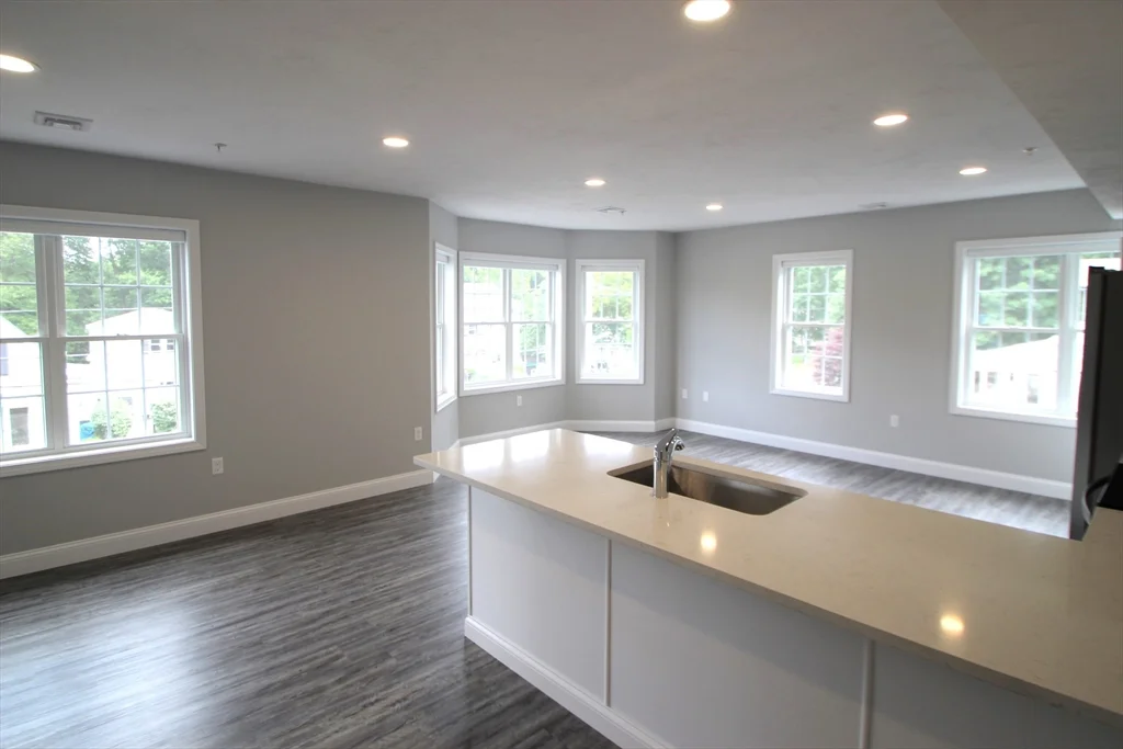 2 bed, 1 bath apartment for rent at 316 Commercial St Unit 2A, Whitman — photo 7 of 9