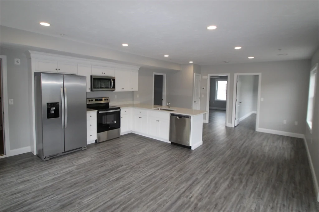2 bed, 1 bath apartment for rent at 316 Commercial St Unit 2A, Whitman — photo 3 of 9