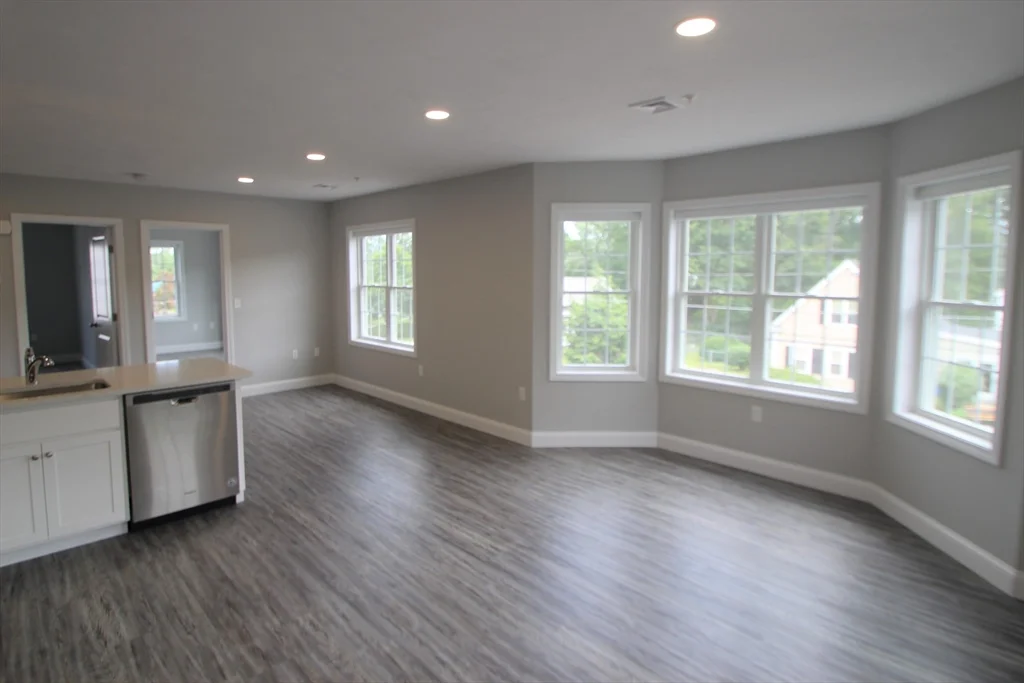 2 bed, 1 bath apartment for rent at 316 Commercial St Unit 2A, Whitman — photo 2 of 9