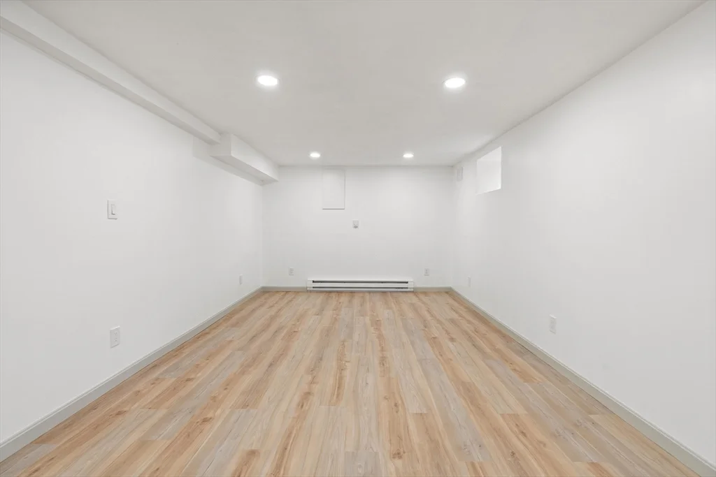 3 bed, 2 bath apartment for rent at 316 Russett Rd, Chestnut Hill — photo 31 of 38