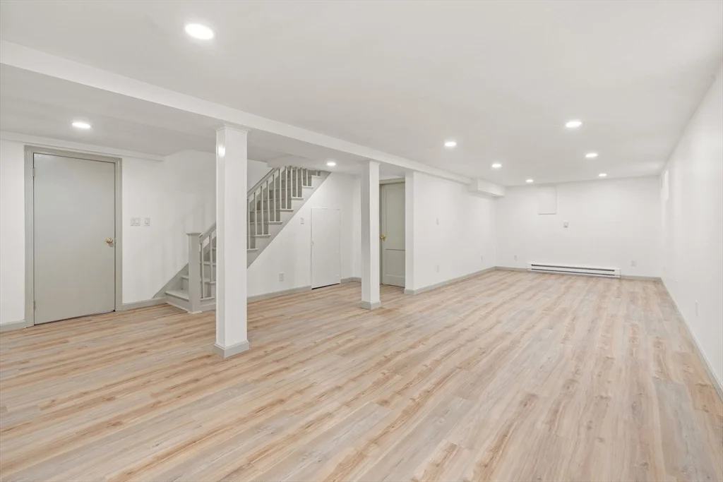 3 bed, 2 bath apartment for rent at 316 Russett Rd, Chestnut Hill — photo 33 of 38