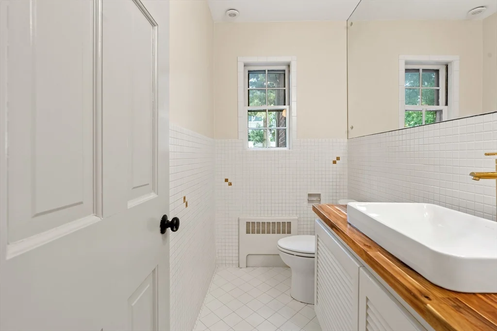 3 bed, 2 bath apartment for rent at 316 Russett Rd, Chestnut Hill — photo 10 of 38