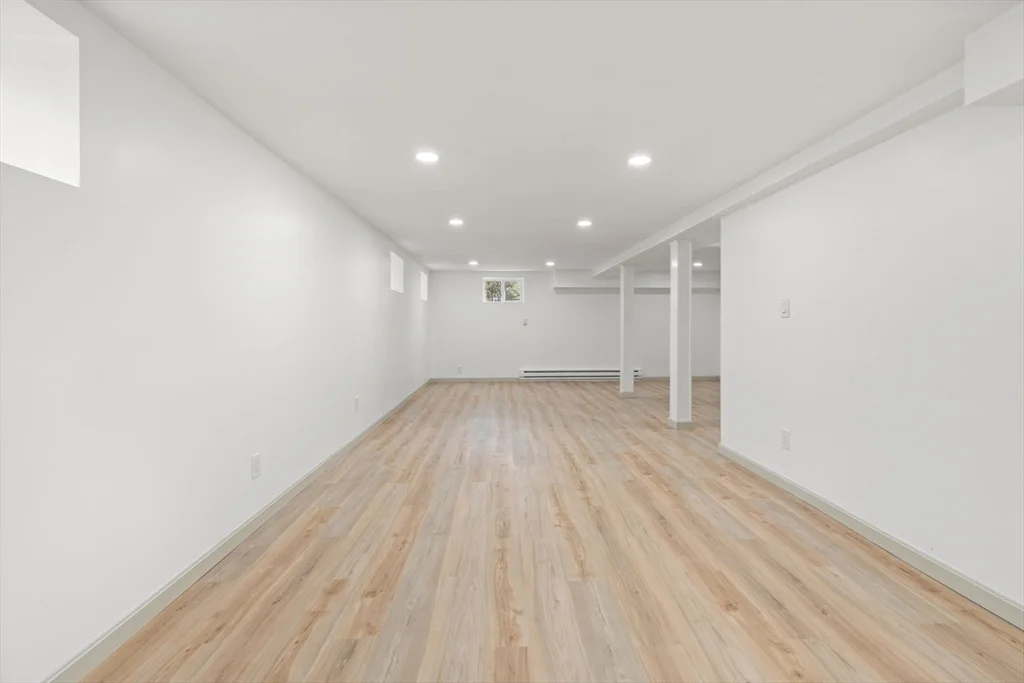 3 bed, 2 bath apartment for rent at 316 Russett Rd, Chestnut Hill — photo 32 of 38