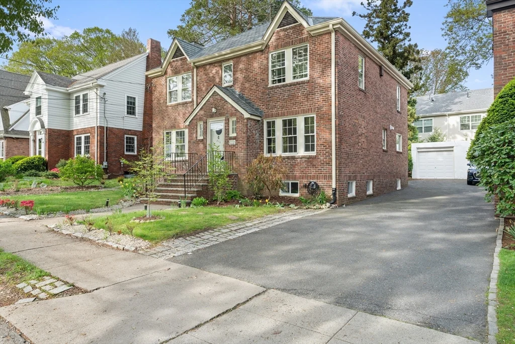 3 bed, 2 bath apartment for rent at 316 Russett Rd, Chestnut Hill — photo 3 of 38
