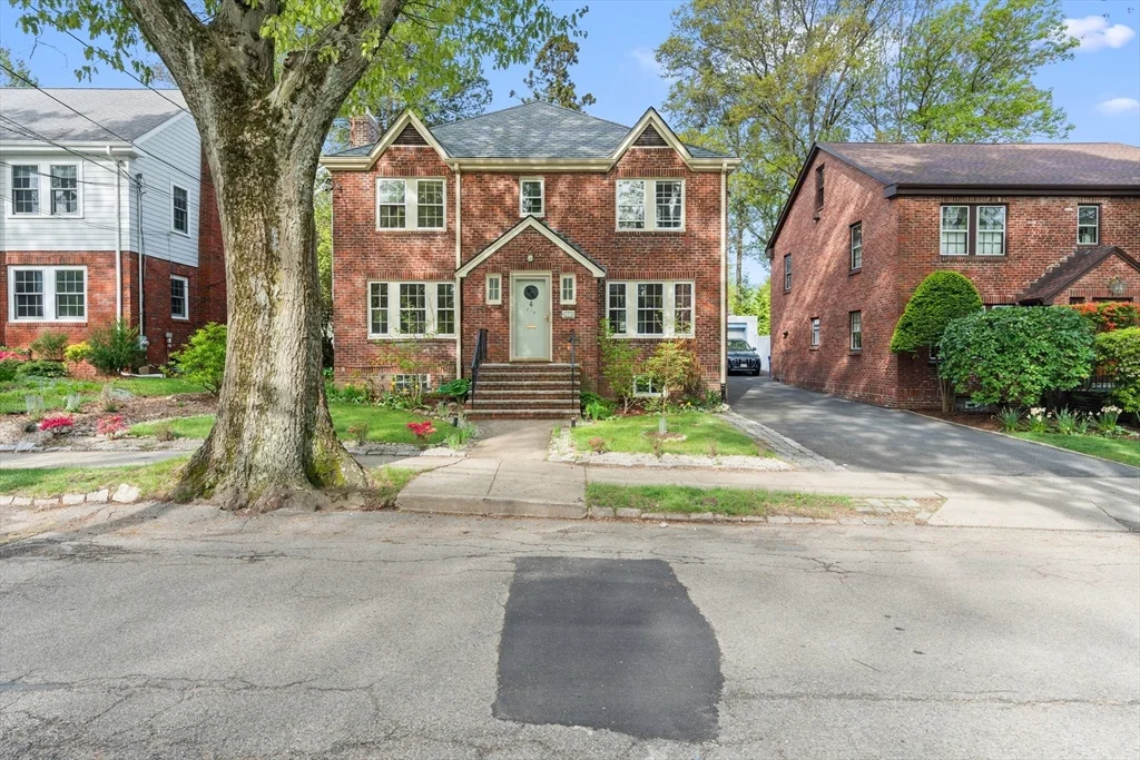 3 bed, 2 bath apartment for rent at 316 Russett Rd, Chestnut Hill — photo 1 of 38