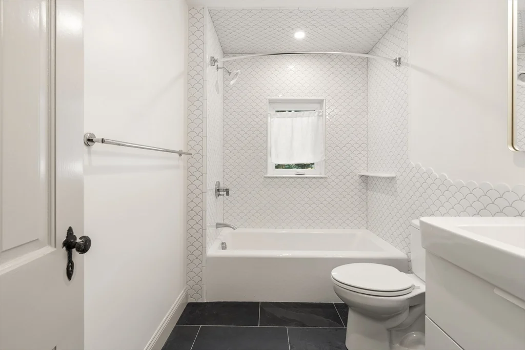 3 bed, 2 bath apartment for rent at 316 Russett Rd, Chestnut Hill — photo 22 of 38