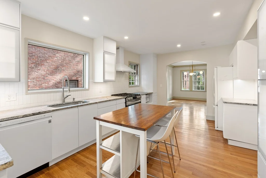 3 bed, 2 bath apartment for rent at 316 Russett Rd, Chestnut Hill — photo 8 of 38
