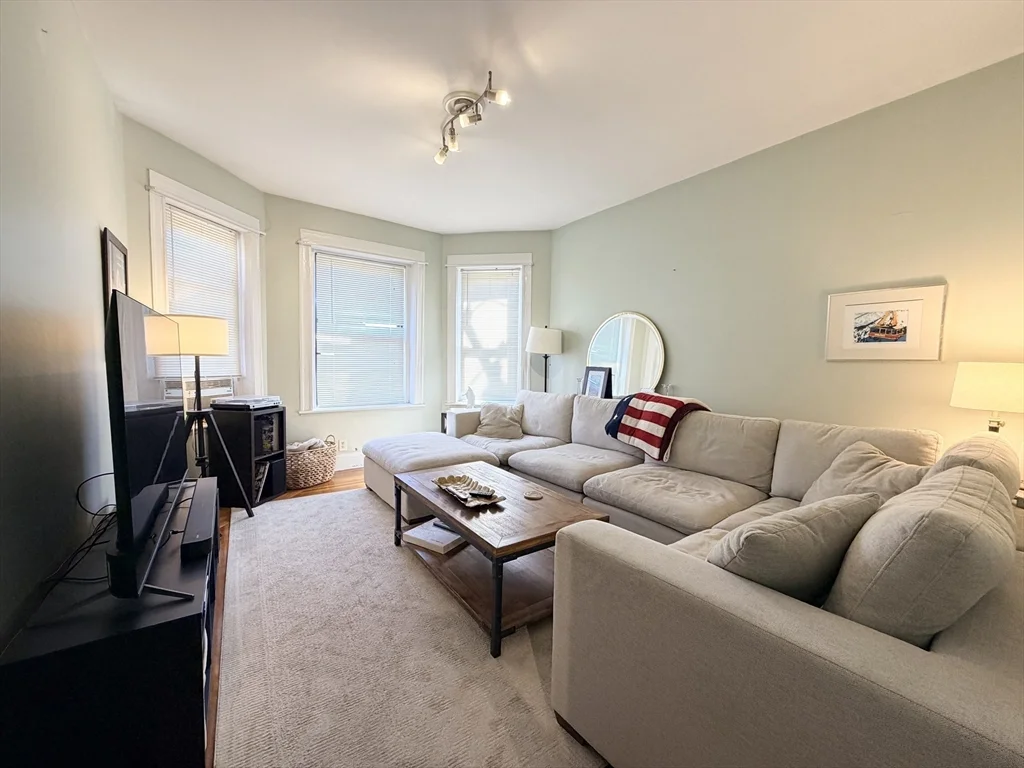 2 bed, 1 bath apartment for rent at 316 Summit Ave Unit 5, Brighton