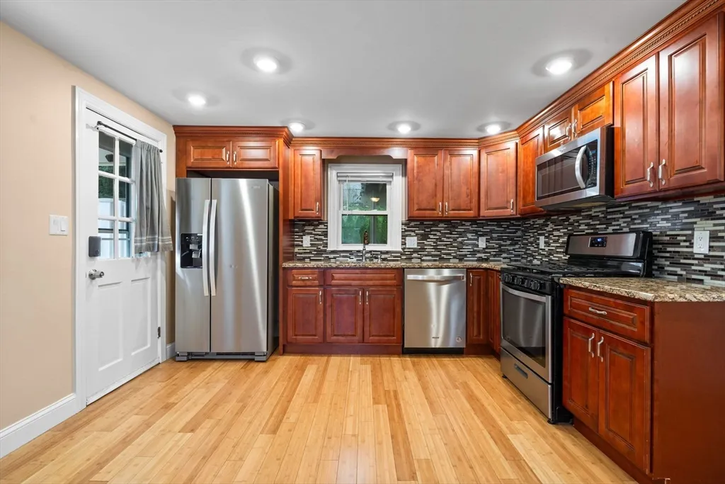 3 bed, 2 bath apartment for rent at 316 Vane Unit 1, Revere — photo 5 of 24