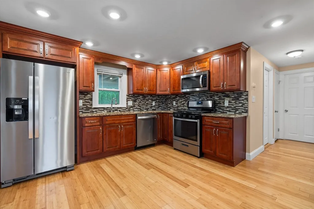 3 bed, 2 bath apartment for rent at 316 Vane Unit 1, Revere — photo 3 of 24