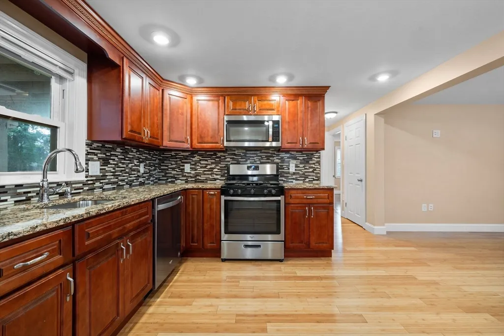 3 bed, 2 bath apartment for rent at 316 Vane Unit 1, Revere — photo 4 of 24