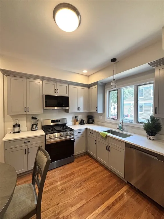 3 bed, 1.5 bath apartment for rent at 316 Western Ave Unit 1, Riverside — photo 2 of 20