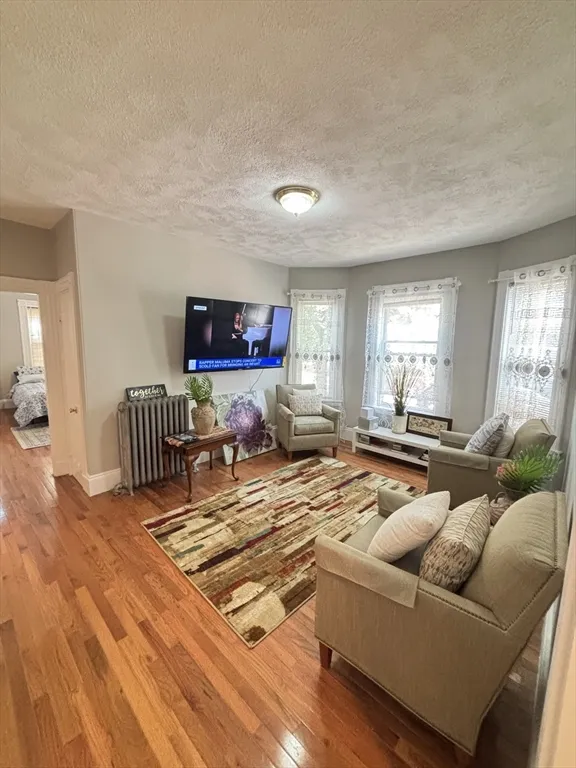 3 bed, 1.5 bath apartment for rent at 316 Western Ave Unit 1, Riverside — photo 4 of 20