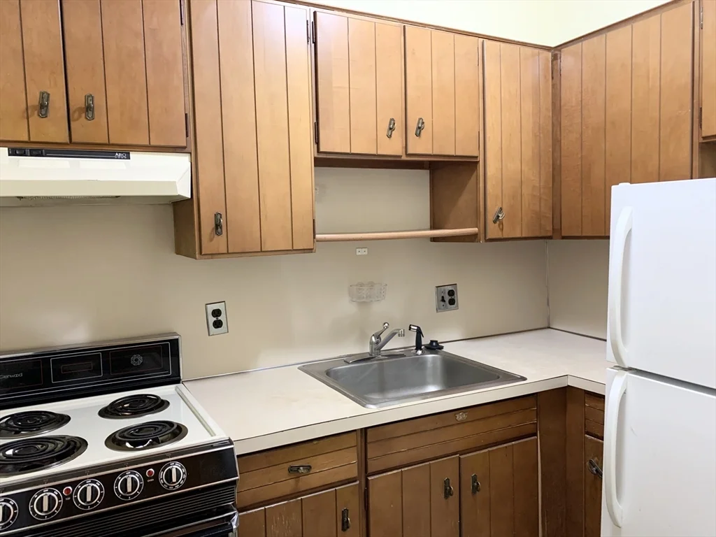 1 bed, 1 bath apartment for rent at 317 Commonwealth Ave Unit 3F, Back Bay — photo 5 of 5