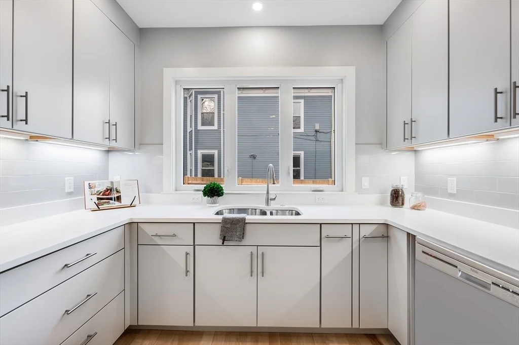 3 bed, 3 bath apartment for rent at 317 Pearl Unit 1, Cambridgeport — photo 8 of 36