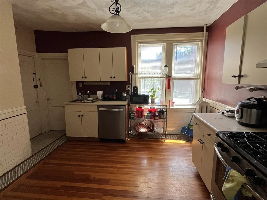 3 bed, 1 bath apartment for rent at 317 Saint Paul St Unit 1, Coolidge Corner — photo 6 of 11