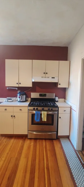3 bed, 1 bath apartment for rent at 317 Saint Paul St Unit 1, Coolidge Corner — photo 7 of 11