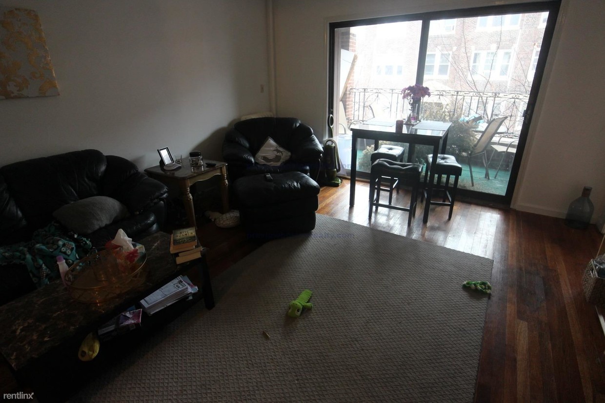 2 bed, 1 bath apartment for rent at 317 Summit Unit 5, Brighton — photo 5 of 10
