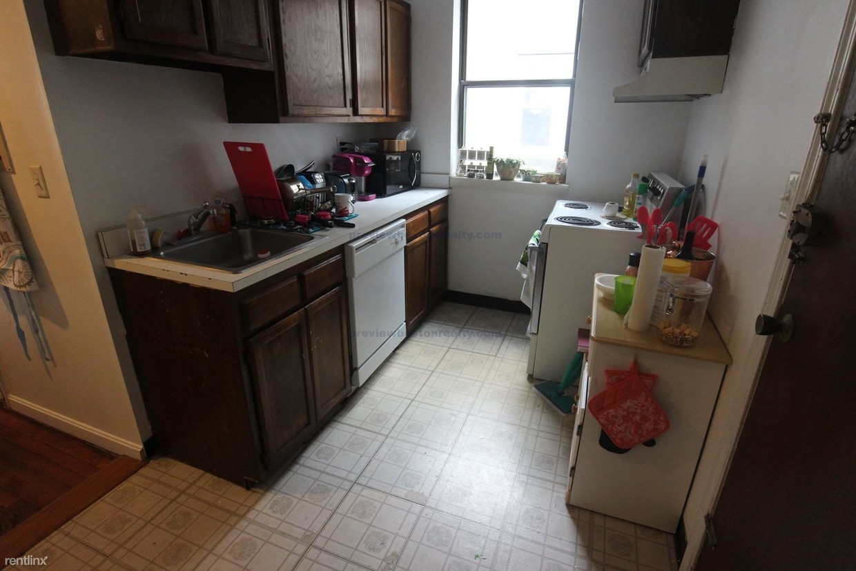 2 bed, 1 bath apartment for rent at 317 Summit Unit 5, Brighton — photo 1 of 10