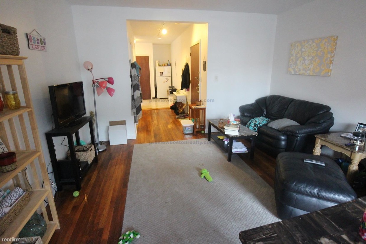 2 bed, 1 bath apartment for rent at 317 Summit Unit 5, Brighton — photo 4 of 10