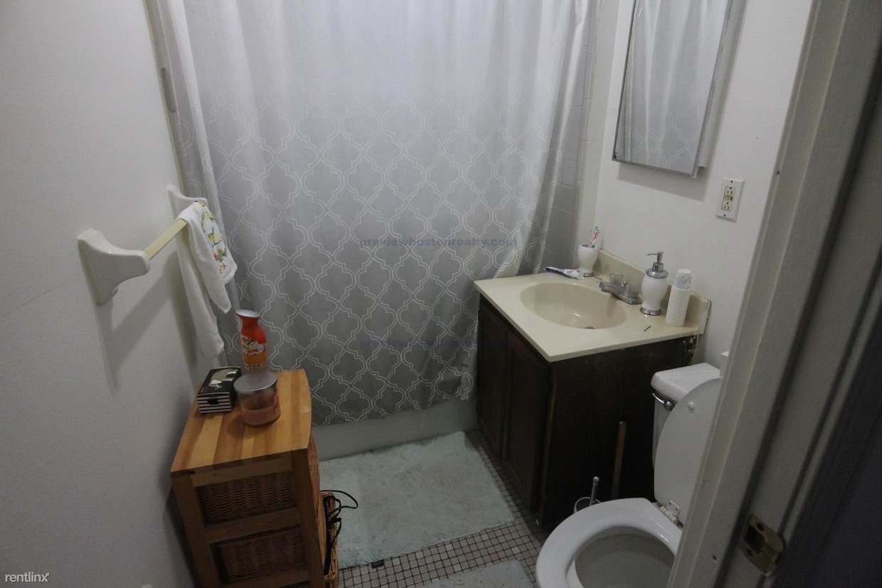 2 bed, 1 bath apartment for rent at 317 Summit Unit 5, Brighton — photo 3 of 10