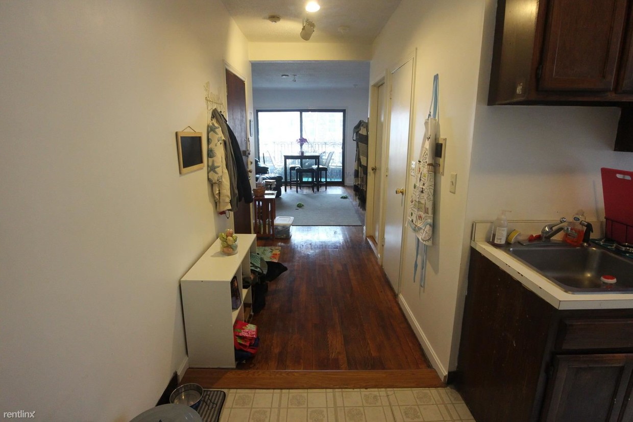 2 bed, 1 bath apartment for rent at 317 Summit Unit 5, Brighton — photo 6 of 10