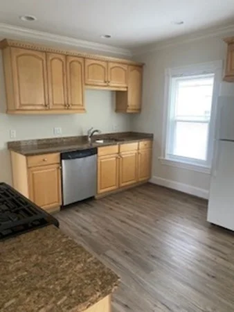 3 bed, 1 bath apartment for rent at 317 Wood Ave Unit 3, Hyde Park — photo 2 of 6