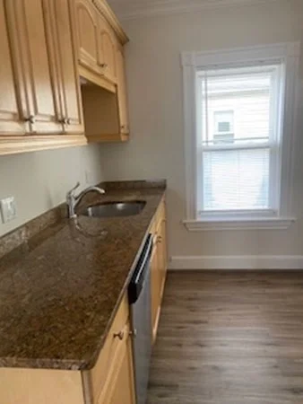3 bed, 1 bath apartment for rent at 317 Wood Ave Unit 3, Hyde Park — photo 3 of 6