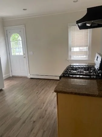 3 bed, 1 bath apartment for rent at 317 Wood Ave Unit 3, Hyde Park — photo 4 of 6