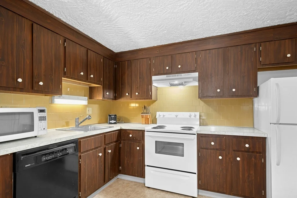 2 bed, 1 bath apartment for rent at 318 Codman Hill Unit 5E, Boxborough — photo 9 of 20