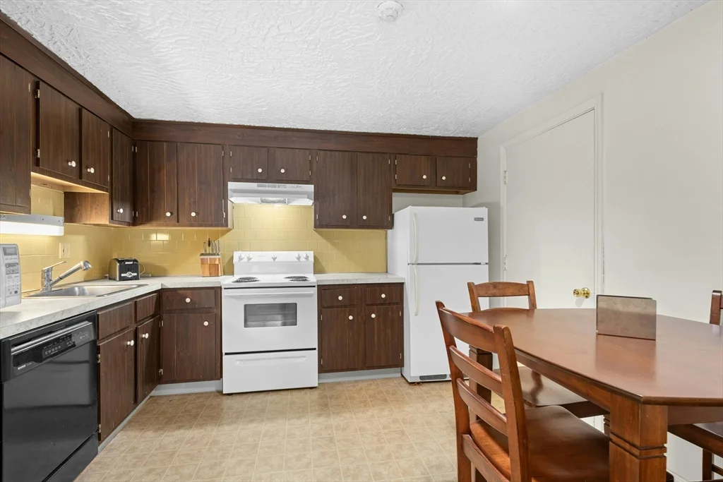 2 bed, 1 bath apartment for rent at 318 Codman Hill Unit 5E, Boxborough — photo 8 of 20