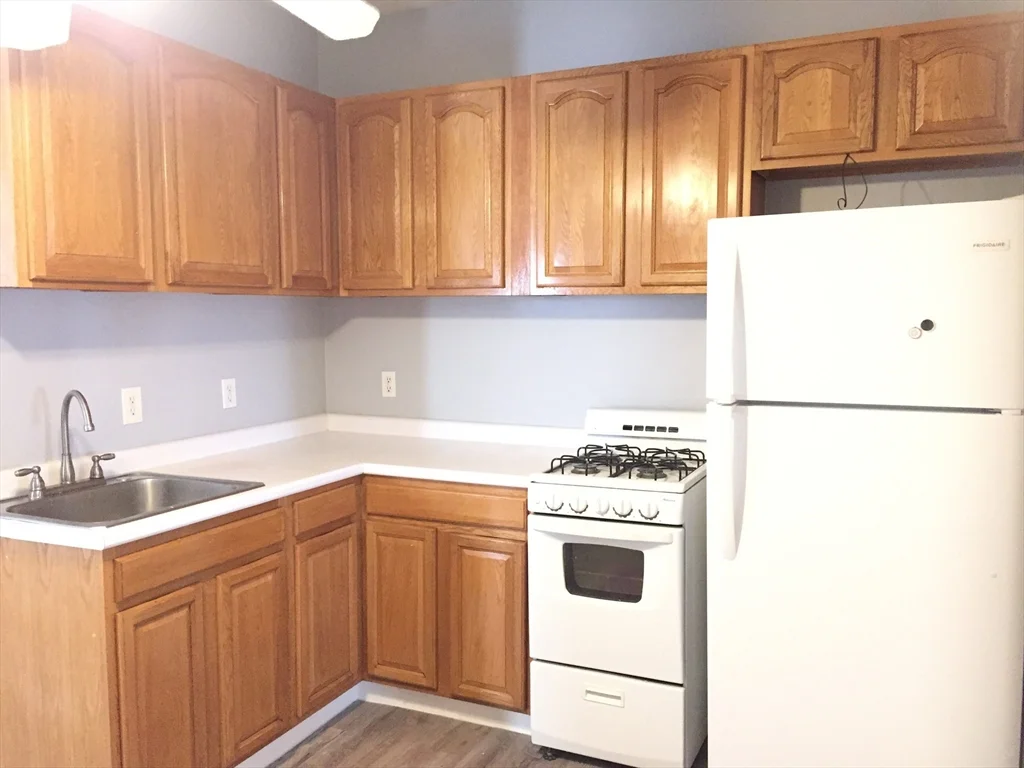 1 bed, 1 bath apartment for rent at 318 Granite St Unit 1, Quincy — photo 5 of 9