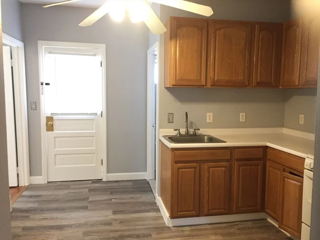 1 bed, 1 bath apartment for rent at 318 Granite St Unit 1, Quincy — photo 6 of 9
