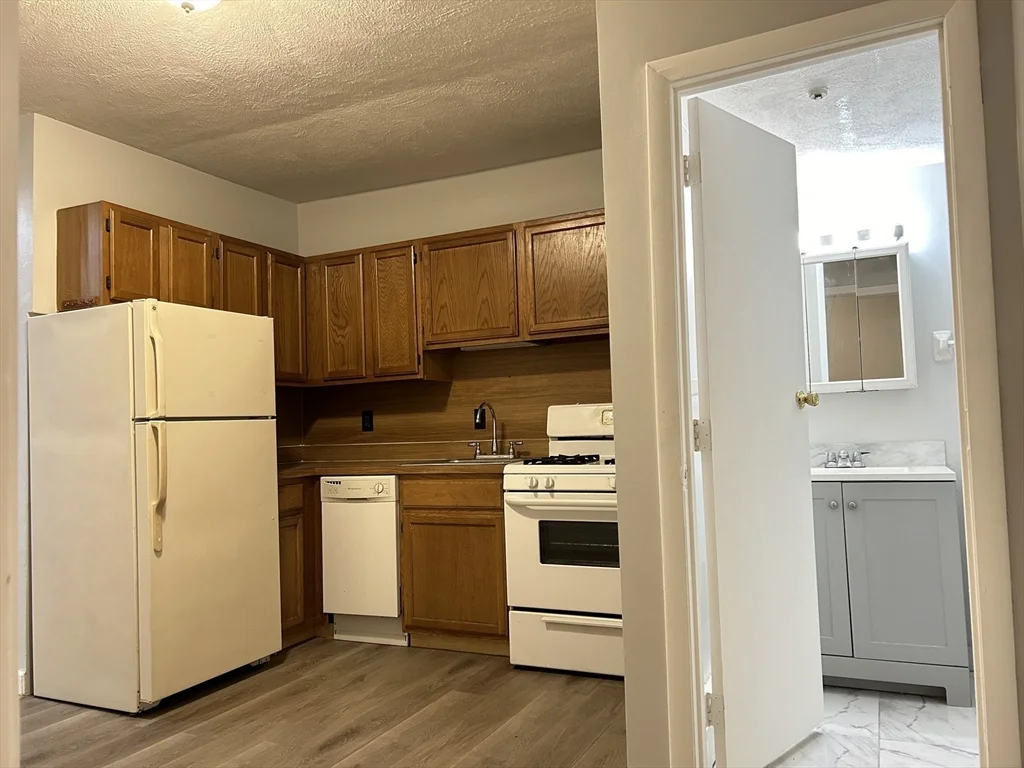 3 bed, 1 bath apartment for rent at 318 Granite St Unit 2, Quincy — photo 2 of 19