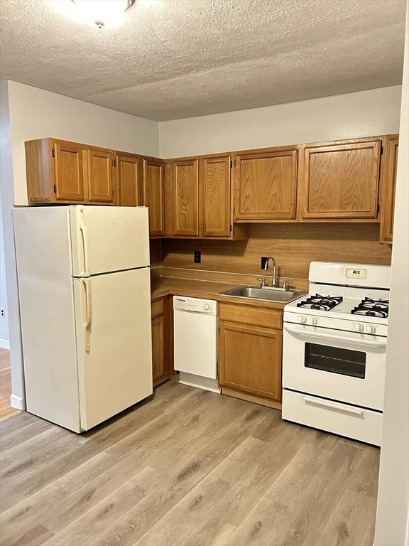 3 bed, 1 bath apartment for rent at 318 Granite St Unit 2, Quincy — photo 1 of 19