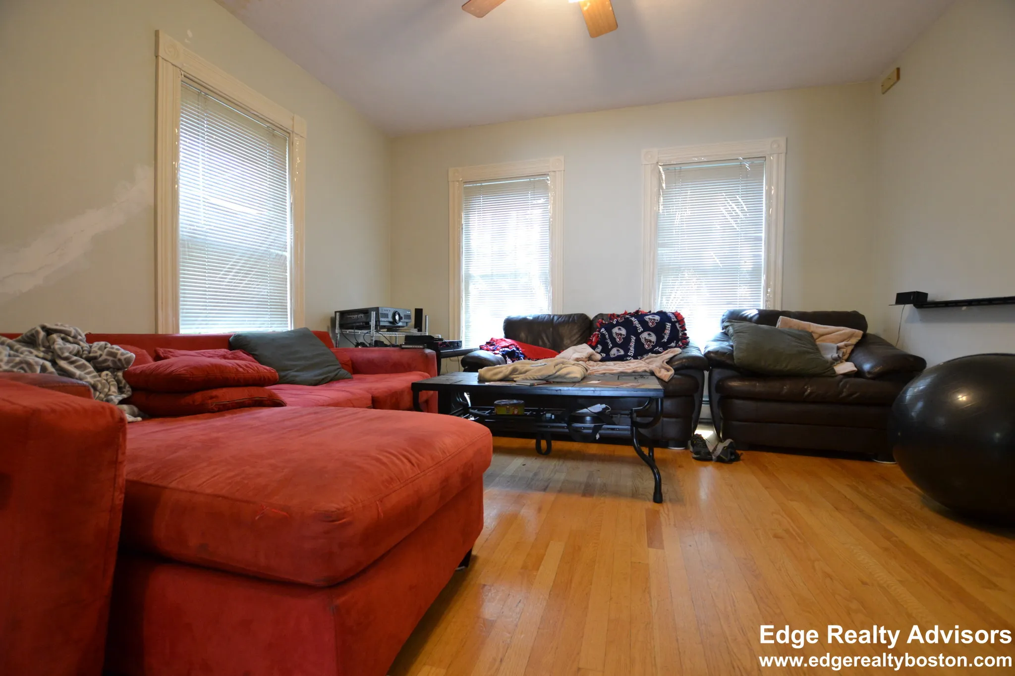 3 bed, 2 bath apartment for rent at 318 North Harvard St Unit 1, Allston — photo 4 of 16