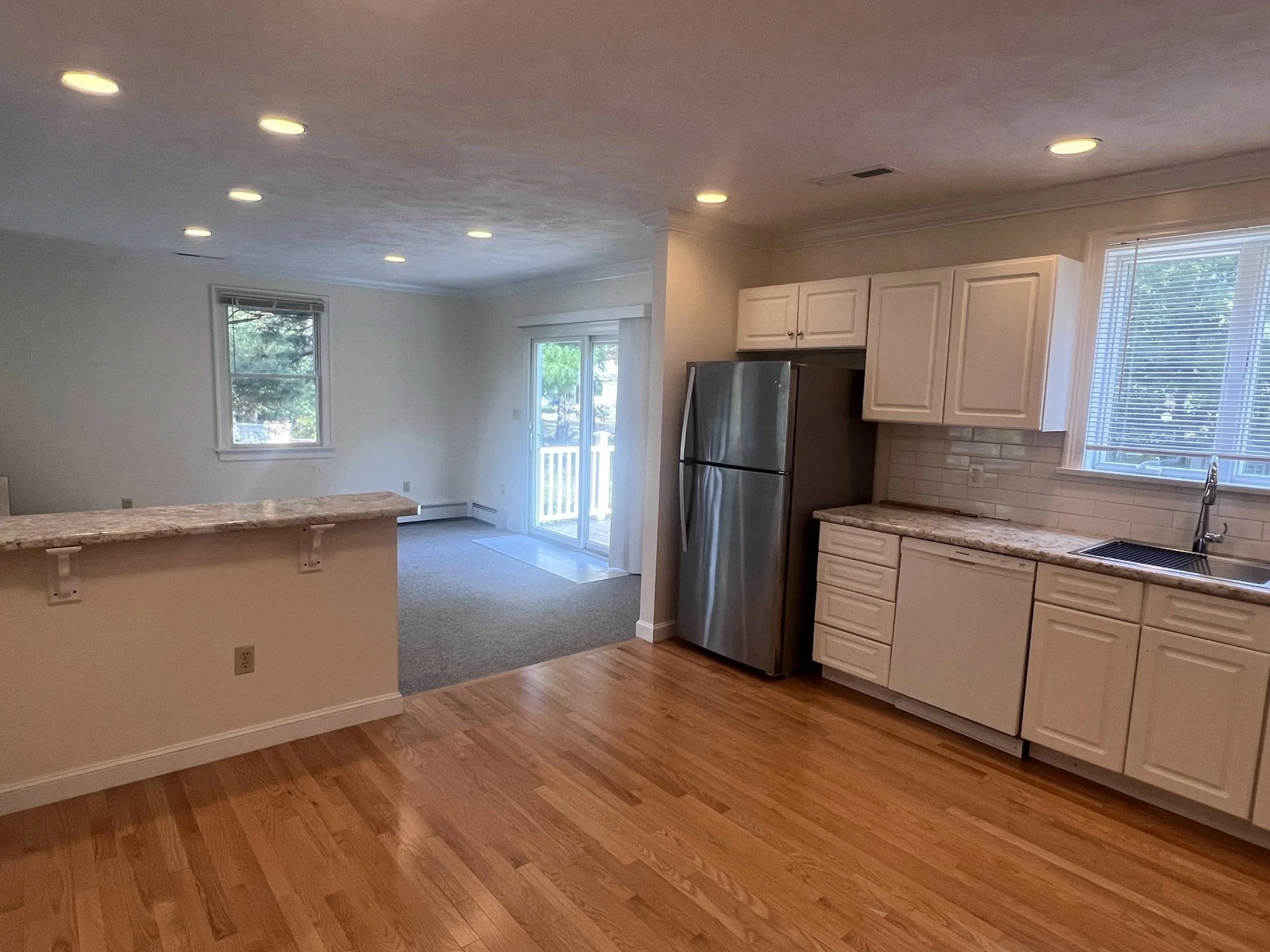 3 bed, 1 bath apartment for rent at 318 South Unit 318, Bedford — photo 4 of 13