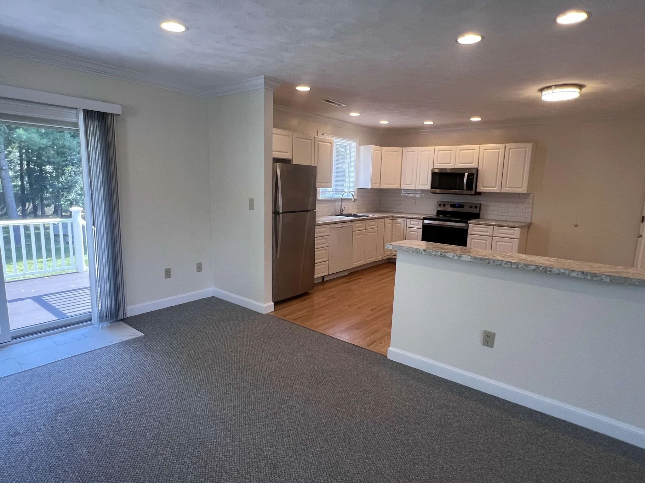3 bed, 1 bath apartment for rent at 318 South Unit 318, Bedford — photo 5 of 13