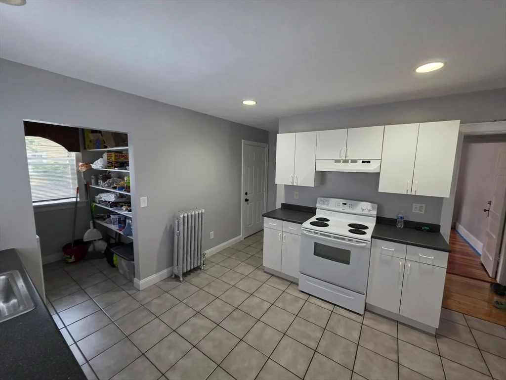 3 bed, 1 bath apartment for rent at 318 Summer St Unit 1, Bridgewater — photo 15 of 17