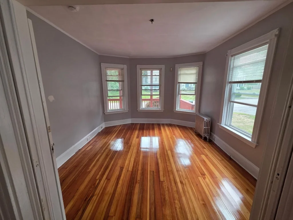 3 bed, 1 bath apartment for rent at 318 Summer St Unit 1, Bridgewater — photo 2 of 17