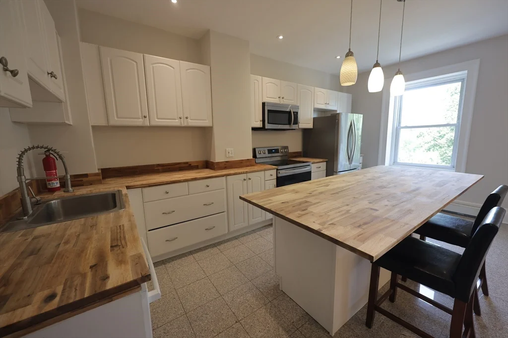 2 bed, 1 bath apartment for rent at 318 Tappan St Unit 2, Brookline Hills — photo 9 of 12