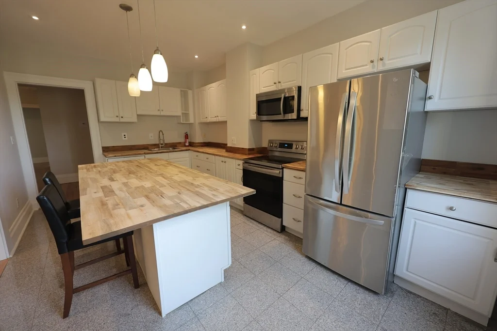2 bed, 1 bath apartment for rent at 318 Tappan St Unit 2, Brookline Hills — photo 10 of 12