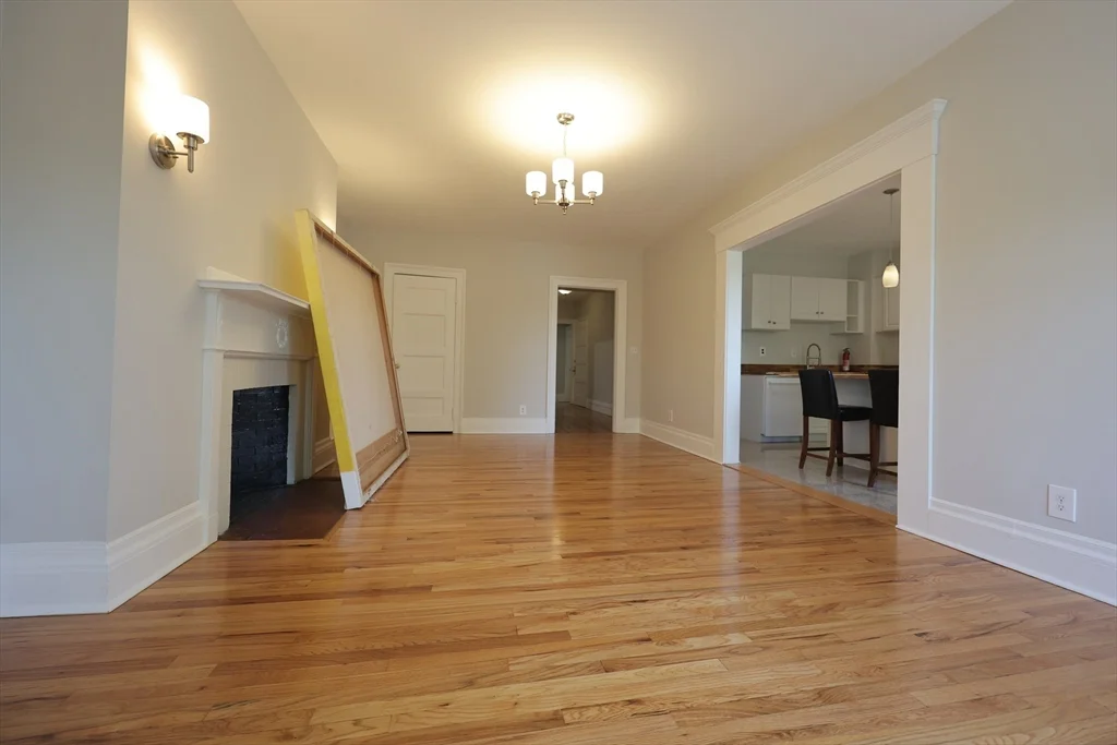 2 bed, 1 bath apartment for rent at 318 Tappan St Unit 2, Brookline Hills — photo 4 of 12