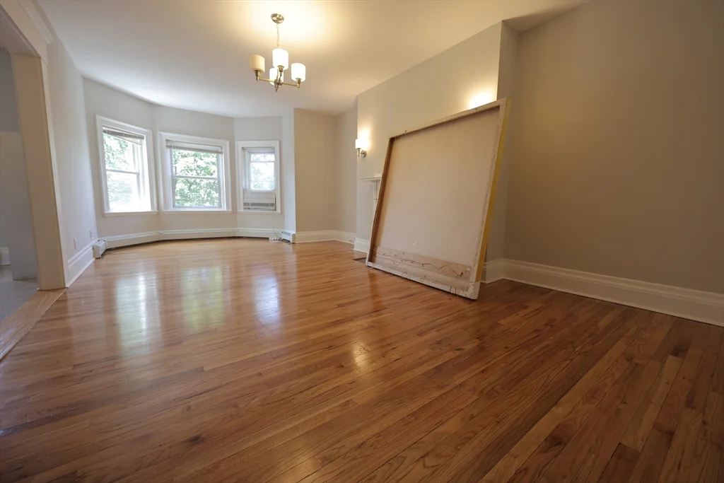 2 bed, 1 bath apartment for rent at 318 Tappan St Unit 2, Brookline Hills — photo 3 of 12