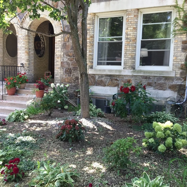3 bed, 2 bath apartment for rent at 318 Tappan St Unit 3, Brookline Hills — photo 1 of 17