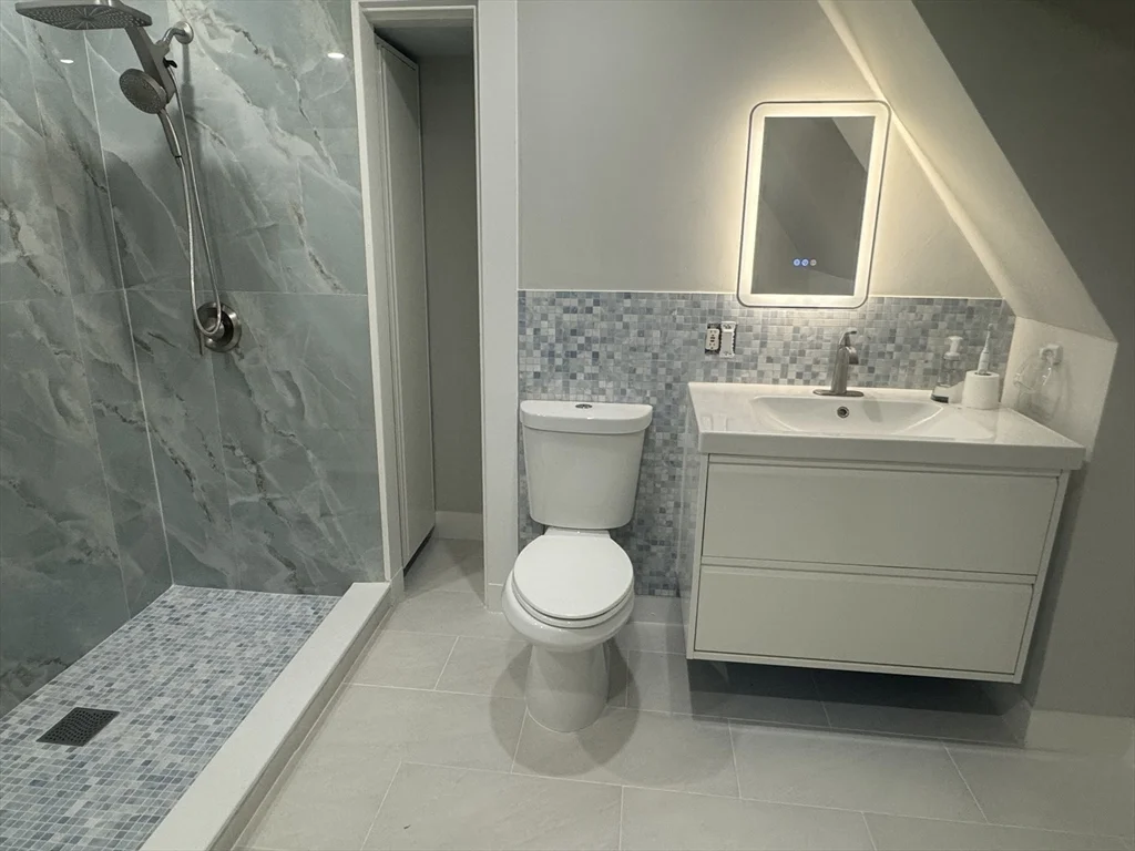 3 bed, 2 bath apartment for rent at 318 Tappan St Unit 3, Brookline Hills — photo 14 of 17