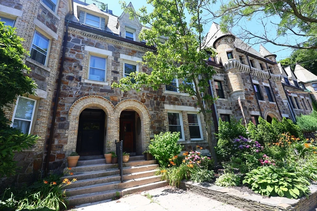3 bed, 2 bath apartment for rent at 318 Tappan St Unit 3, Brookline Hills — photo 17 of 17