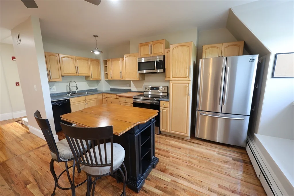 3 bed, 2 bath apartment for rent at 318 Tappan St Unit 3, Brookline Hills — photo 7 of 17