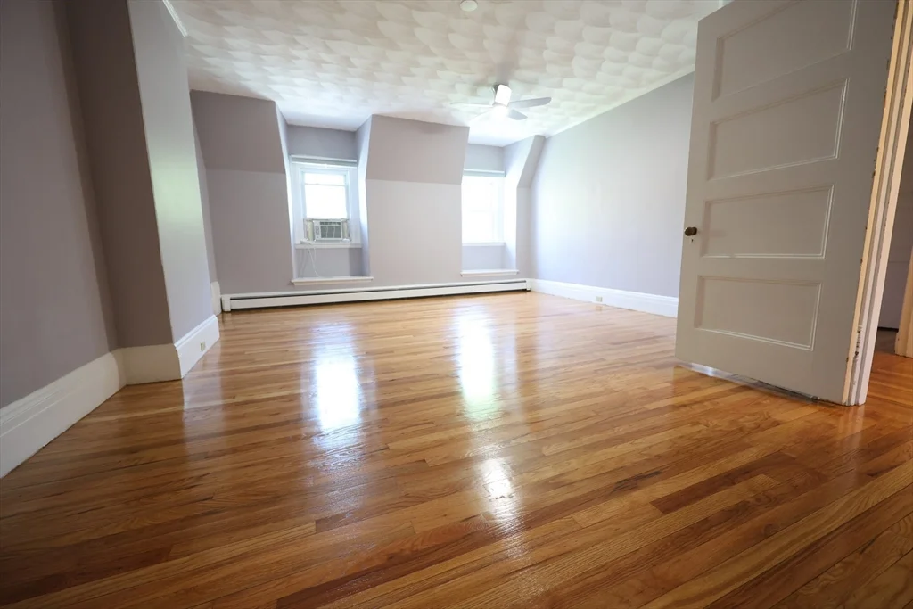 3 bed, 2 bath apartment for rent at 318 Tappan St Unit 3, Brookline Hills — photo 9 of 17